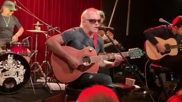 АлисА - Танцевать ( Отрывок , Москва 8 августа 16 тонн) смотреть онлайн