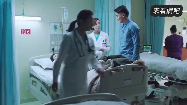 女病人肚子疼卻查不出原因，醫生把尿放陽光下暴曬，一眼看出是吸血鬼症！ смотреть онлайн
