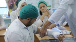 Техника наложения гипсового лангета при переломе.