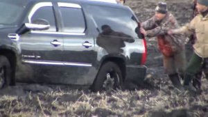 Машина застряла в грязи