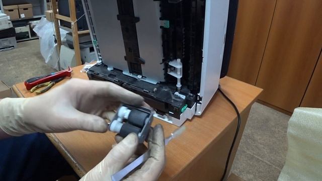 #81 Как заменить ролик захвата на принтере Kyocera M2030 \ M2035 \ M2530 | FS 1028 \ 1128 \ 1135 смотреть онлайн