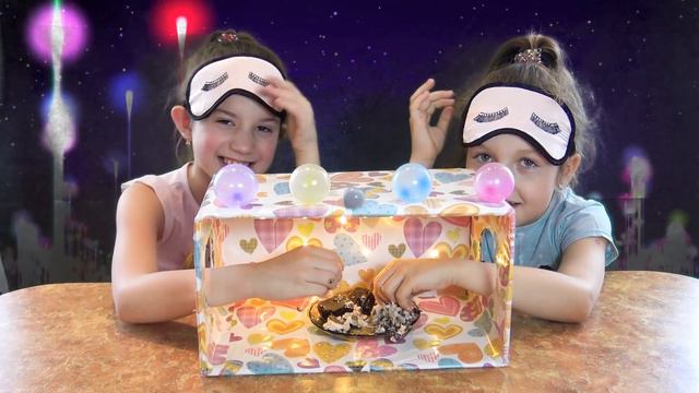 🖐️ЧЕЛЛЕНДЖ НАЩУПАЙ!!🖐️/ Что в Коробке/ What’s in the Box // PARTY at Alice смотреть онлайн