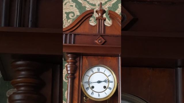 Антикварные настенные часы с четвертным боем. смотреть онлайн