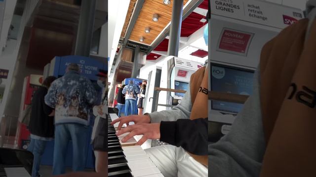 Una mattina / interstellar piano Gare de cannes смотреть онлайн