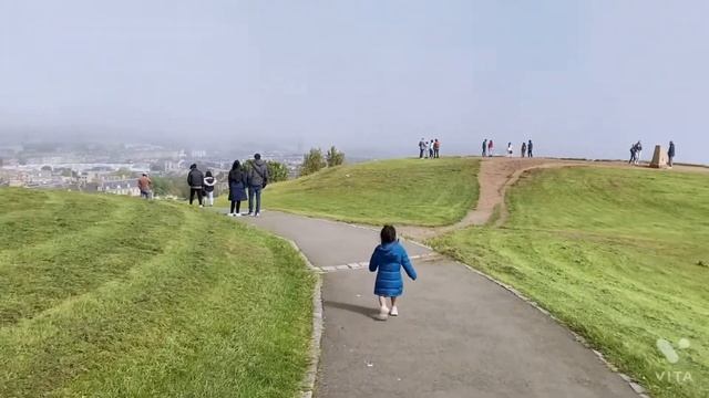A walk up to Calton Hill to get panoramic views over Edinburgh/Scotland /Exploring Calton hill смотреть онлайн