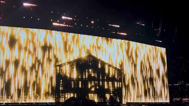 I saw TAYLOR SWIFT LIVEEEE смотреть онлайн