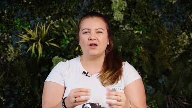 The Lighter Way To Enjoy A Full-Frame Lens On APS-C? | MPB смотреть онлайн