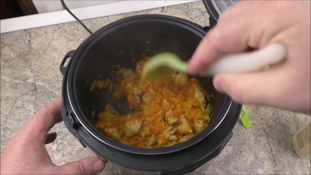 Горох с куриным мясом приготовленный в мультиварке.