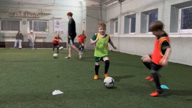 СДЕЛАЙ СВОЮ КОМАНДУ СИЛЬНОЙ! Принципы Создания Взаимоотношений Успешной Футбольной Школы.