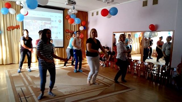 Репетиция танца с мамами на выпускной "Стиляги - шоу" смотреть онлайн