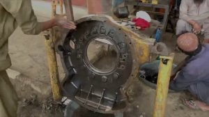 Двигатель CATERPILLAR D8K имел серьезный дефект, который опытный механик исправил..mp4