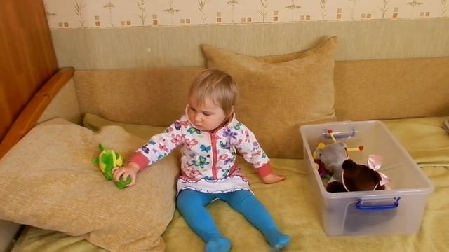 Образное восприятие музыки (продолжение). Ярослава. Возраст 1 год 8 месяцев. смотреть онлайн