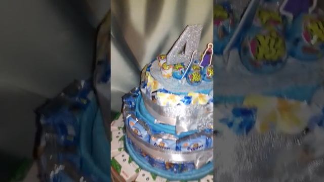 Торт из сладостей, барни и сока смотреть онлайн