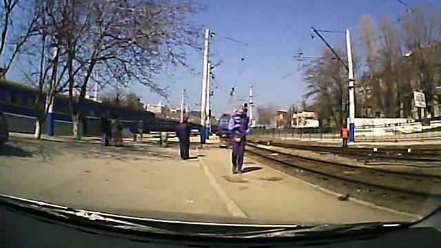 Как в Севастополе встречают поезда. Вокзал 3 путь смотреть онлайн