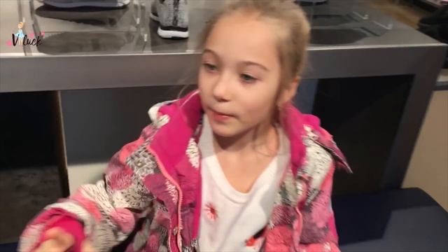 Какие Влада покупает кроссовки? Идем на шоппинг Влада выбирает SKECHERS смотреть онлайн