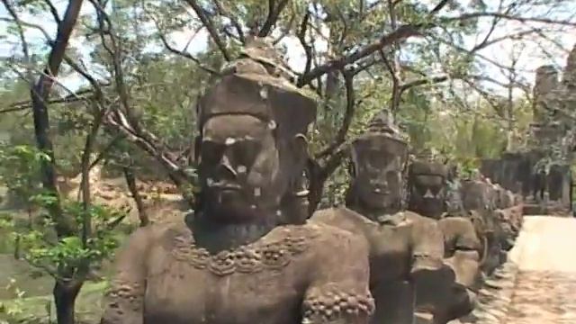 Cambodia, Angkor Wat, statues on bridge - Камбоджа, Ангкор Ват Фигуры на мосту смотреть онлайн