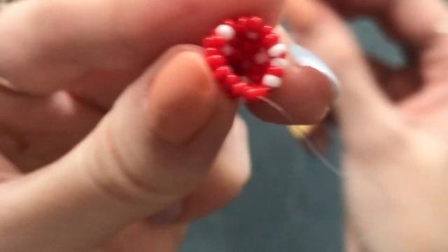 Tiny Beaded Strawberry Tutorial смотреть онлайн
