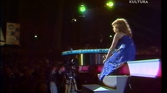 Алла Пугачева - Просто / Эти летние дожди / Звездное лето / Все могут короли (Сопот, 1979) смотреть онлайн