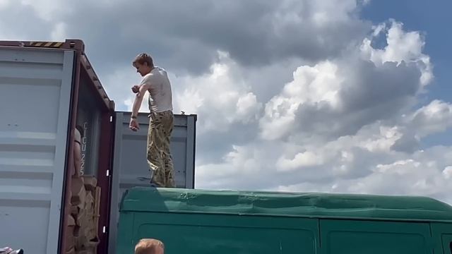 Посмотрите какие КРАСИВЫЕ ВЕЩИ приехали из Китая в Тайган! Первый контейнер после пандемии! смотреть онлайн