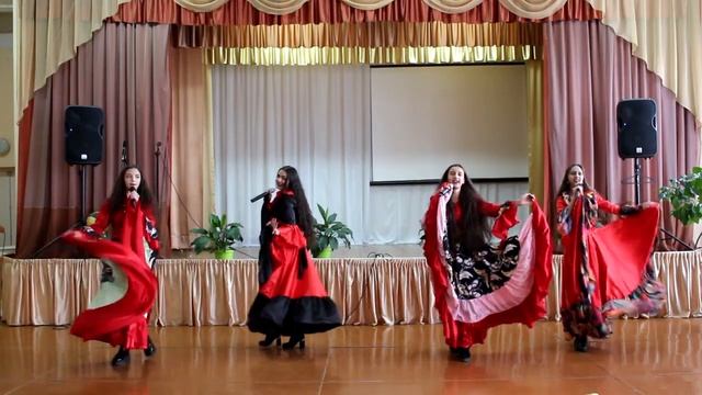Цыганский ансамбль Бахталэ чая - Попурри смотреть онлайн