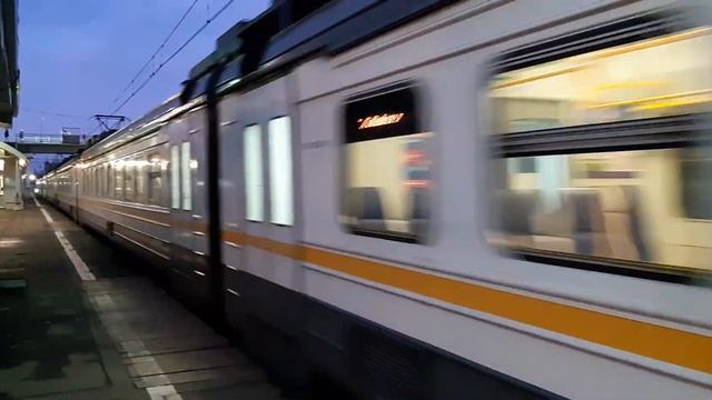 Электропоезд ЭД4М-0458 станция Голицыно до станции Лобня 30.10.2021. смотреть онлайн