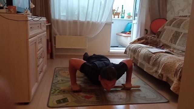 Челлендж "попробуй повтори" от канала Умный атлетизм. Георгия Фунтикова. Отжимания с палкой. смотреть онлайн