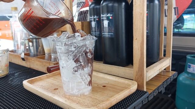 ร้านกาแฟสดแวะริมทาง Bialetti Brikka 2020 смотреть онлайн