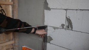 Большое отверстие в газоблоке для дымохода, вытяжки