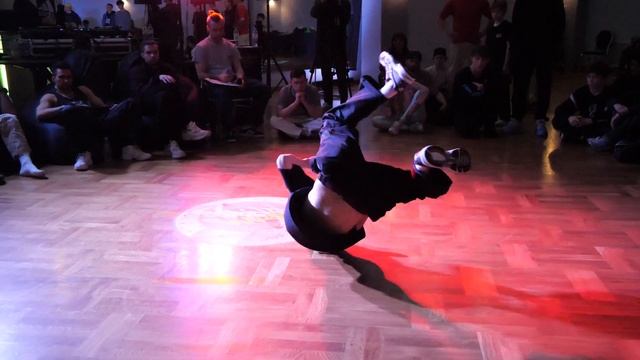 10-13 bboy Fire vs King Kong г.Минск - брейкданс, SPRING WARS 2022 смотреть онлайн