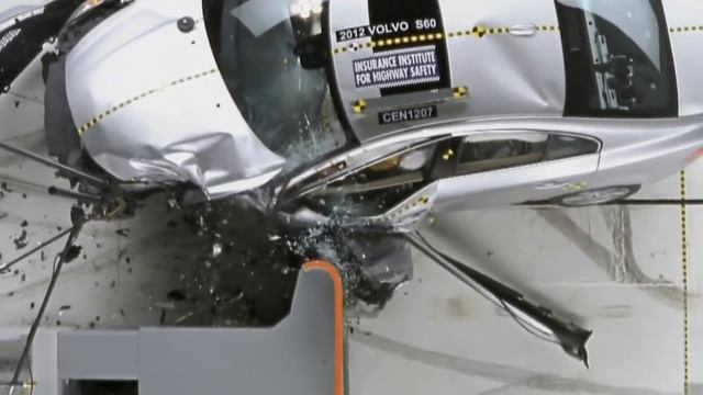 2012 Volvo S60 driver-side small overlap IIHS crash test смотреть онлайн