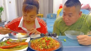 不给他做饭第36天，吃独食的人就该这样对待他#eating show#eating challenge#husband and wife eating food#eating#asmr eating