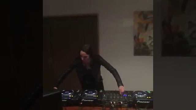Dj Mari Ferrari смотреть онлайн