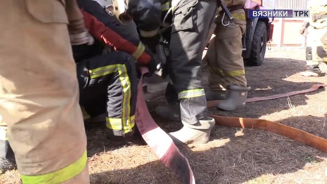 В преддверии 372-й годовщины основания пожарной охраны в России местные спасатели провели учения смотреть онлайн