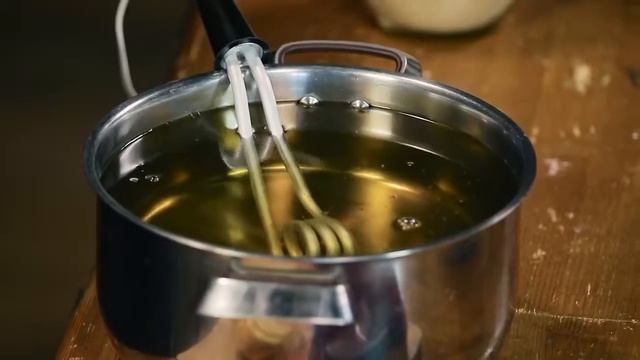 Повар на коленке — Делаем чипсы кипятильником | ChameleonTV смотреть онлайн