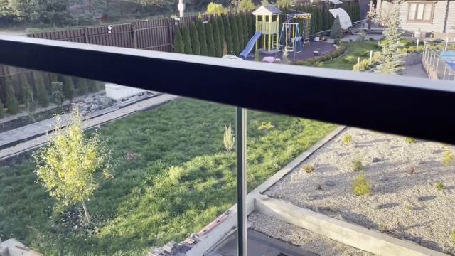 Цельностеклянные перила для балкона премиум-класса. Ограждения из стекла для коттеджа. смотреть онлайн