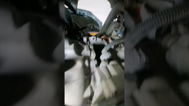 Lada Kalina. ЧТОБЫ СНЯТЬ ПОДДОН, НУЖНО ОТОДВИНУТЬ КОРОБКУ.