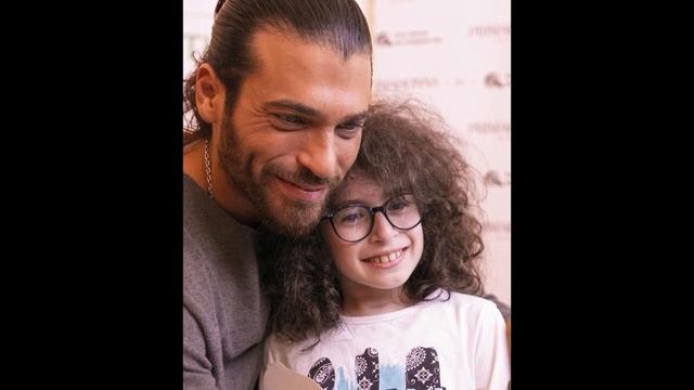 The Italian press said they caught Can Yaman and Demet Özdemir together! смотреть онлайн