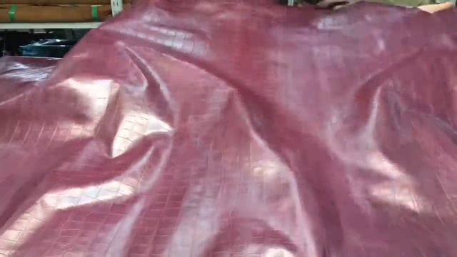 Кожа КРС, тиснёная под крокодила, цвет бургунди, ИТАЛИЯ. смотреть онлайн