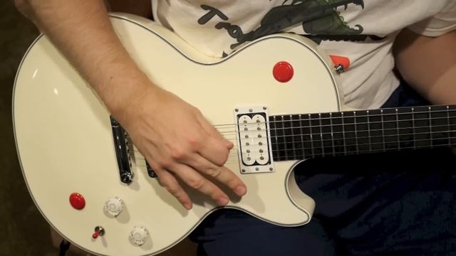 Gibson Buckethead Signature Vs Les Paul Standard | A Size and Sound Comparison смотреть онлайн