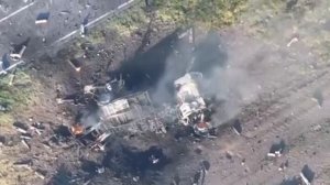 Размотало хохлов вместе с БК после удара наших бойцов в районе Суджи по вражеской технике..mp4