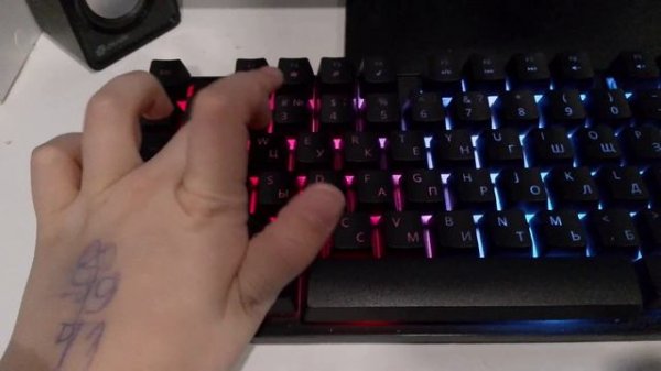 как как включить подсветку на любой клавиатуре?