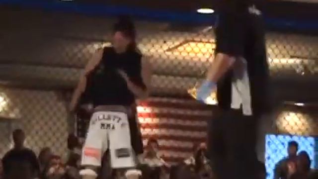 Kaline Medeiros "THE DARK ANGEL" vs Jessy "THE WIDOWMAKER" Miele - 2009 First MMA Fight смотреть онлайн