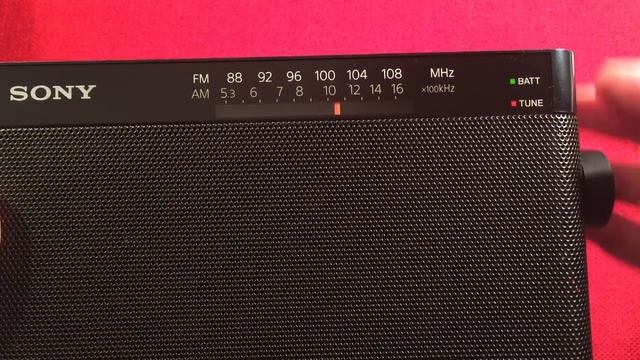 Sony ICF-306 AM FM Portable Radio Review смотреть онлайн
