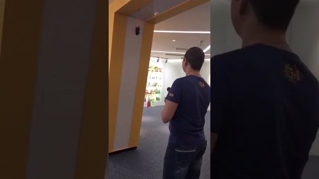 Как же так? Машина ездит по стенам и потолку! Wall Race смотреть онлайн