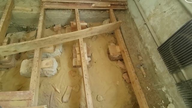 Окончание ремонта пола. Подпорки под лаги - как они должны быть. смотреть онлайн