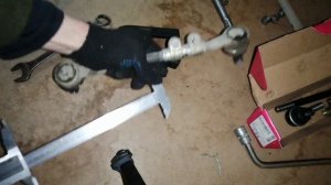 как поменять рулевые наконечники тяги трапецию на ниве шевроле