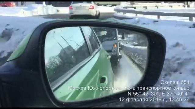 Пришлось буксировать сломанную автовышку, освобождая проезжую часть. смотреть онлайн