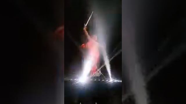 Появляется флаг СССР на Мамаевом кургане. Статуя Родина- Мать . очищается от штукатурки РФ смотреть онлайн