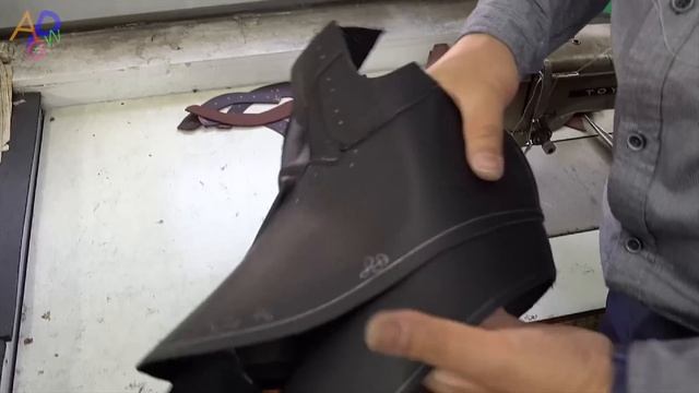 Handmade Hiking Boots Manufacturing Process. 90-Year-Old Korean Shoe Making Factory смотреть онлайн