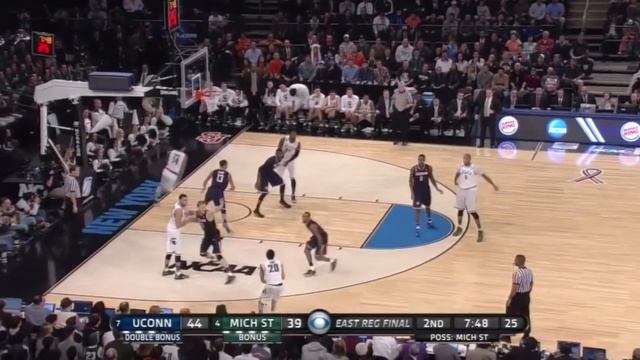Shabazz Napier 3 + Niels Giffey Dunk = Loudest UConn Chant at MSG смотреть онлайн